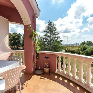 https://apartments-laura-sukosan.hotelinzadar.com